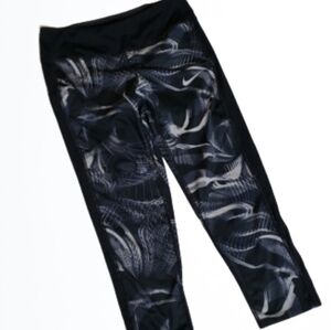 Nike Dri Fit Athletic Capri Size Small